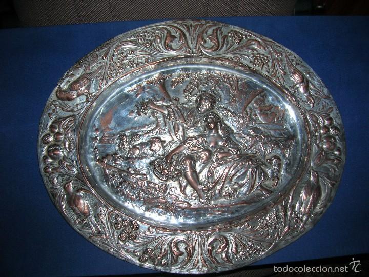 Antig&uuml;edades: A32) Bandeja labrada antigua plateada..43 cms. * 35 cms - Foto 1