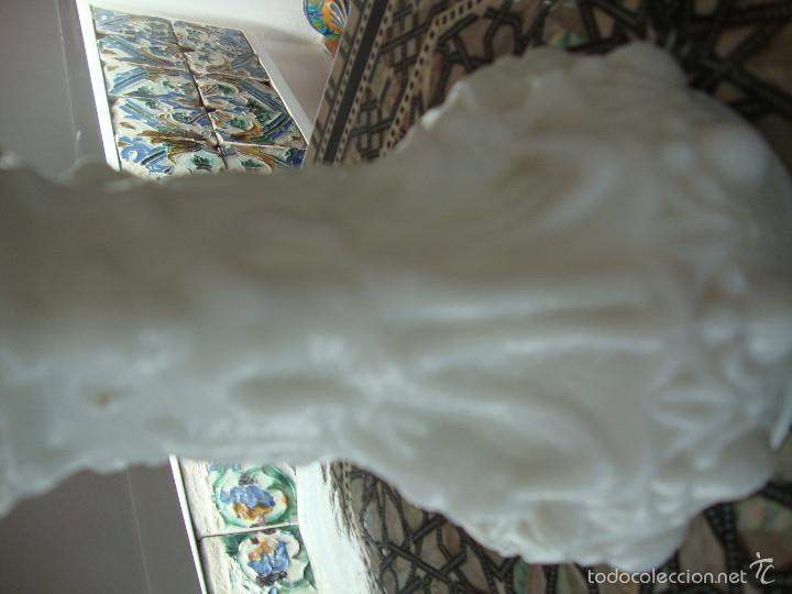 Antig&uuml;edades: Jarron de opalina siglo XIX - Foto 3