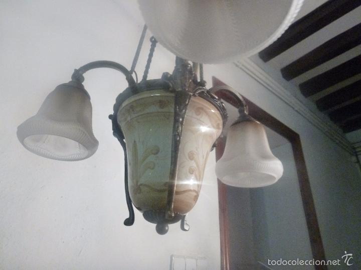 Antig&uuml;edades: lampara de bronce y tulipas - Foto 2
