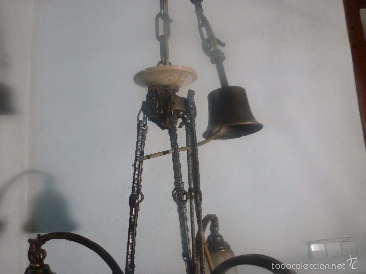 Antig&uuml;edades: lampara de bronce y tulipas - Foto 3