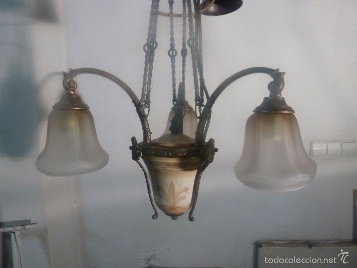 Antig&uuml;edades: lampara de bronce y tulipas - Foto 4