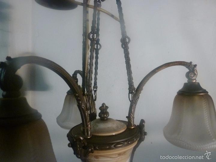 Antig&uuml;edades: lampara de bronce y tulipas - Foto 11