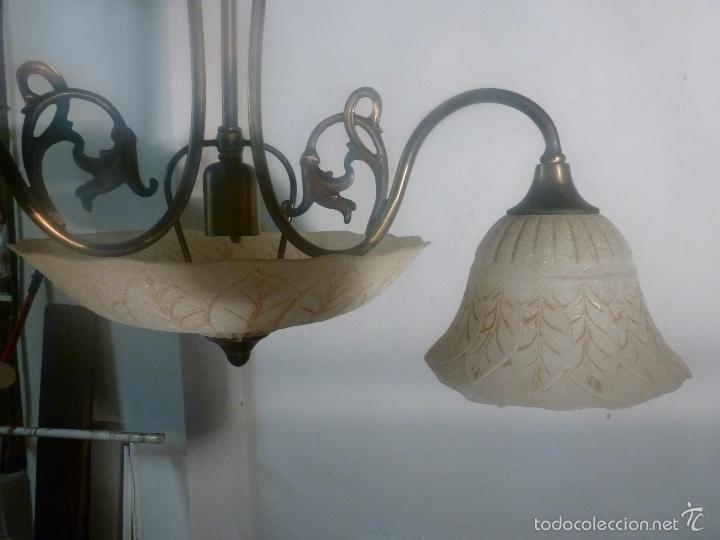 Antig&uuml;edades: lampara de bronce y tulipas - Foto 3