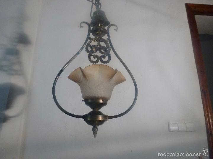 Antig&uuml;edades: lampara de bronce y tulipas - Foto 1