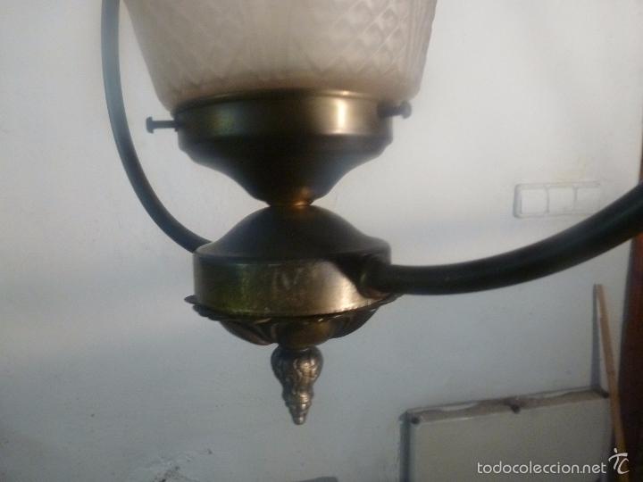 Antig&uuml;edades: lampara de bronce y tulipas - Foto 3