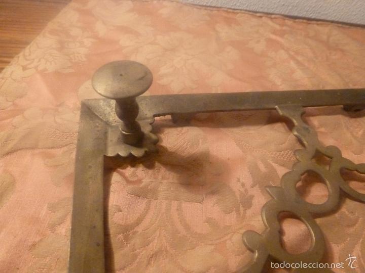 Antig&uuml;edades: atril incompleto de bronce - Foto 4