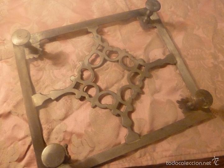 Antig&uuml;edades: atril incompleto de bronce - Foto 5