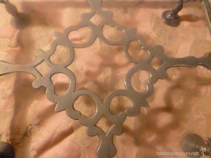 Antig&uuml;edades: atril incompleto de bronce - Foto 6
