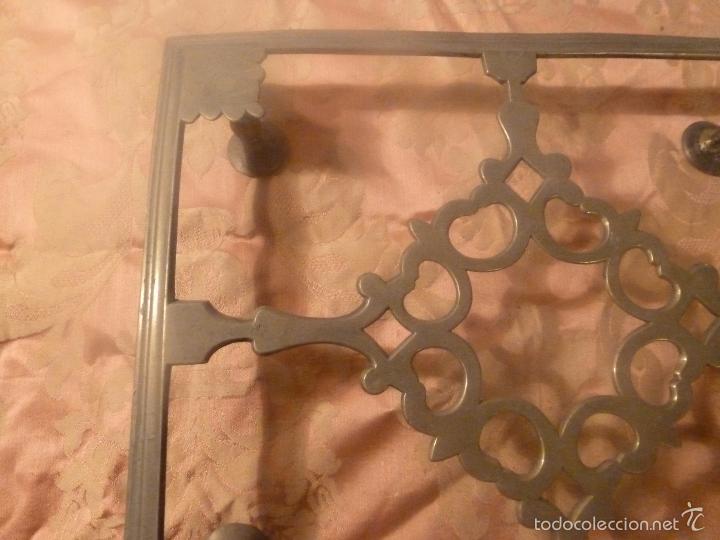 Antig&uuml;edades: atril incompleto de bronce - Foto 7