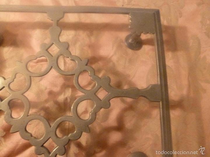 Antig&uuml;edades: atril incompleto de bronce - Foto 8