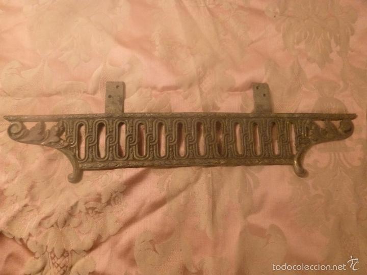 Antig&uuml;edades: aplicacion remate para mueble de bronce - Foto 1