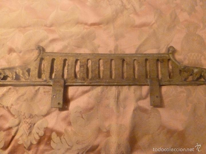 Antig&uuml;edades: aplicacion remate para mueble de bronce - Foto 2