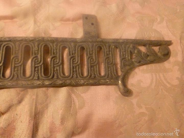 Antig&uuml;edades: aplicacion remate para mueble de bronce - Foto 3