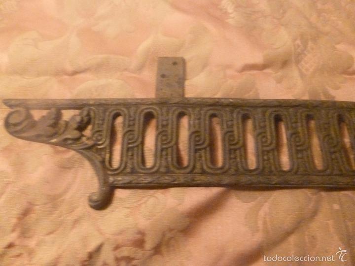 Antig&uuml;edades: aplicacion remate para mueble de bronce - Foto 4