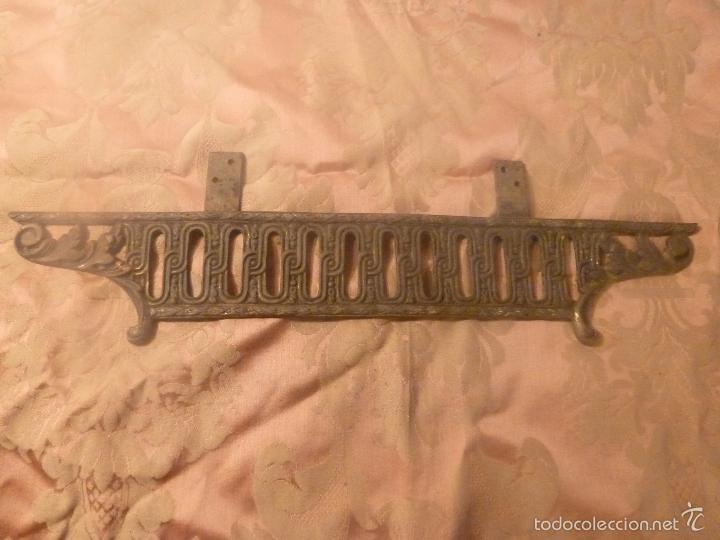 Antig&uuml;edades: aplicacion remate para mueble de bronce - Foto 5