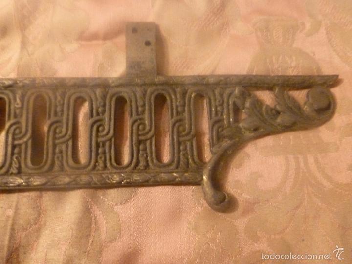 Antig&uuml;edades: aplicacion remate para mueble de bronce - Foto 6