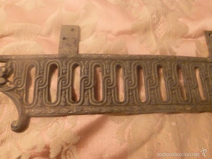 Antig&uuml;edades: aplicacion remate para mueble de bronce - Foto 7