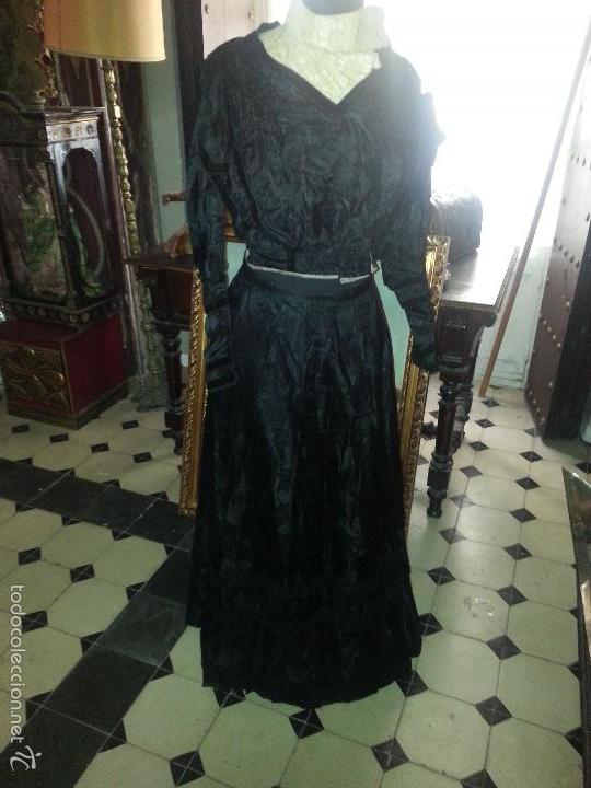 Antigüedades: brocado traje cola siglo xviii negro seda cuello bordado mangas y terciopelo ideal virgen difuntos - Foto 1 - 57671624