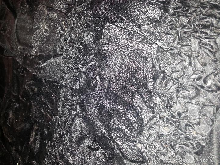 Antigüedades: brocado traje cola siglo xviii negro seda cuello bordado mangas y terciopelo ideal virgen difuntos - Foto 7 - 57671624