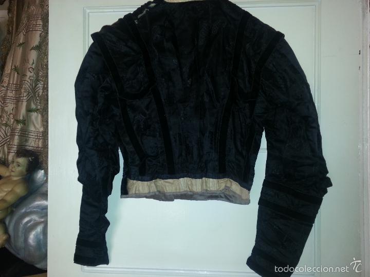 Antigüedades: brocado traje cola siglo xviii negro seda cuello bordado mangas y terciopelo ideal virgen difuntos - Foto 17 - 57671624