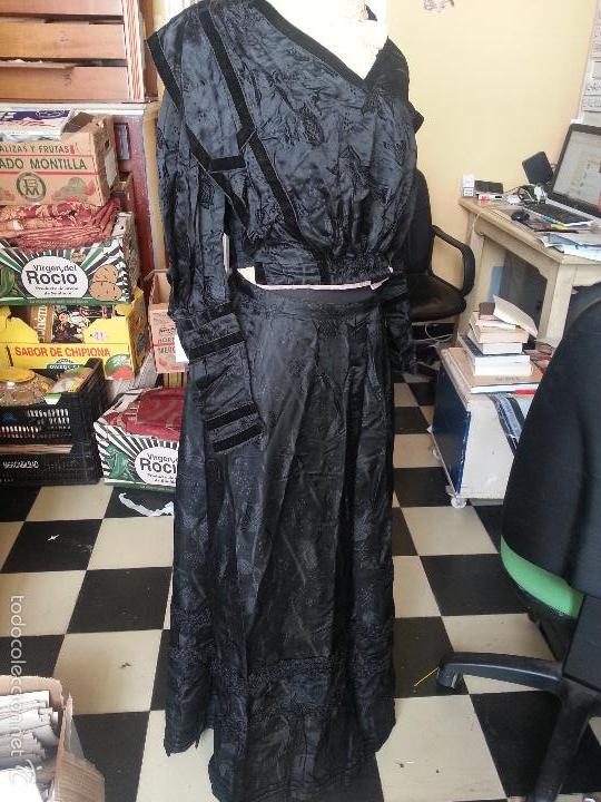 Antigüedades: brocado traje cola siglo xviii negro seda cuello bordado mangas y terciopelo ideal virgen difuntos - Foto 19 - 57671624