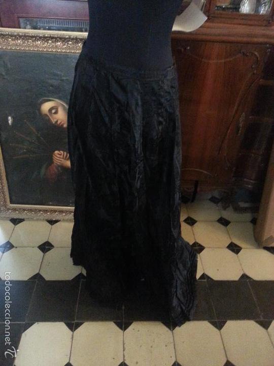 Antigüedades: brocado traje cola siglo xviii negro seda cuello bordado mangas y terciopelo ideal virgen difuntos - Foto 20 - 57671624