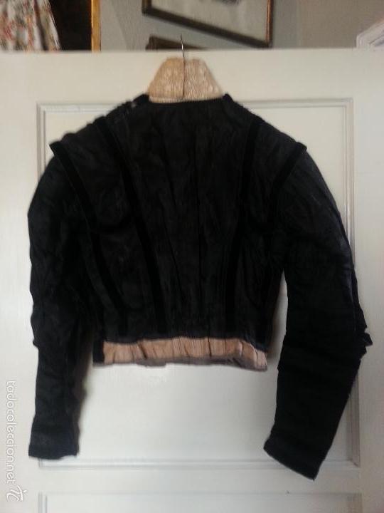 Antigüedades: brocado traje cola siglo xviii negro seda cuello bordado mangas y terciopelo ideal virgen difuntos - Foto 25 - 57671624