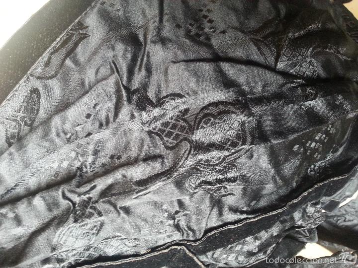 Antigüedades: brocado traje cola siglo xviii negro seda cuello bordado mangas y terciopelo ideal virgen difuntos - Foto 35 - 57671624