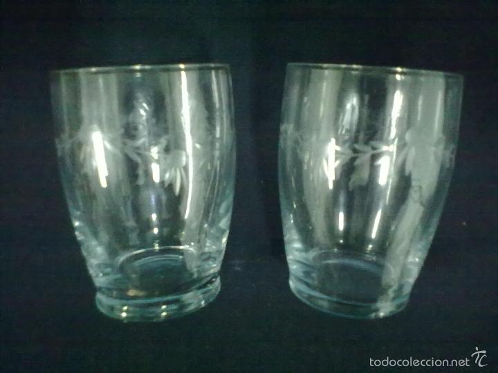 Antig&uuml;edades: DOS PEQUE&Ntilde;OS VASOS CRISTAL TALLADO - Foto 1