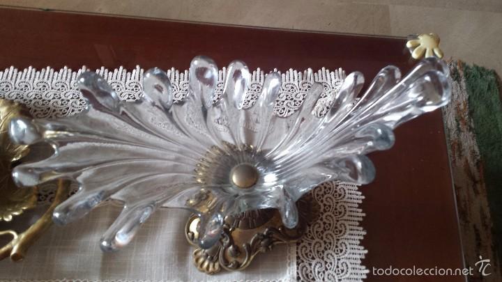 Antig&uuml;edades: antiguo centro de mesa en cristal y metal - Foto 4
