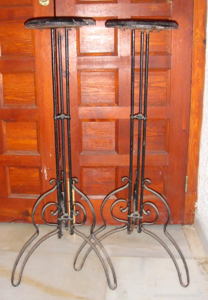 Antig&uuml;edades: Pareja de Maceteros Antiguos. Hierro y madera. - Foto 2