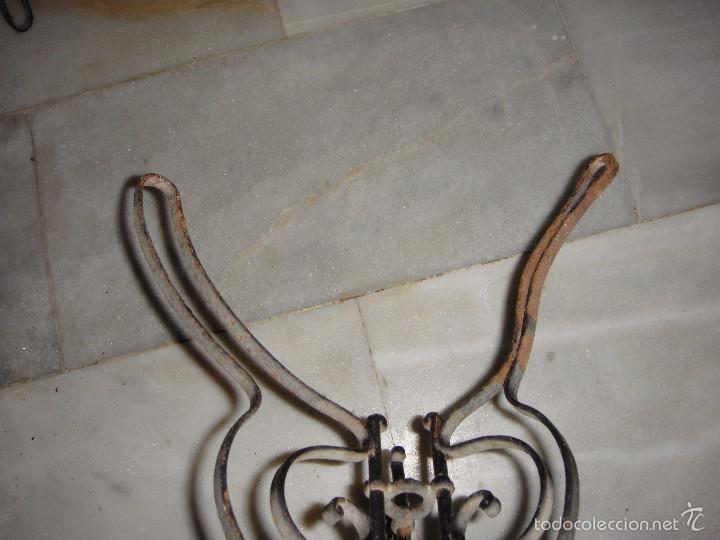 Antig&uuml;edades: Pareja de Maceteros Antiguos. Hierro y madera. - Foto 3