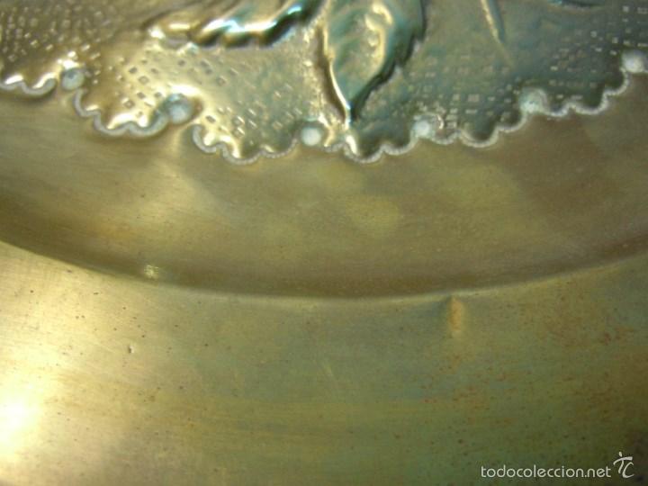 Antig&uuml;edades: PLATO DE LAT&Oacute;N CON FRUTOS - Foto 8