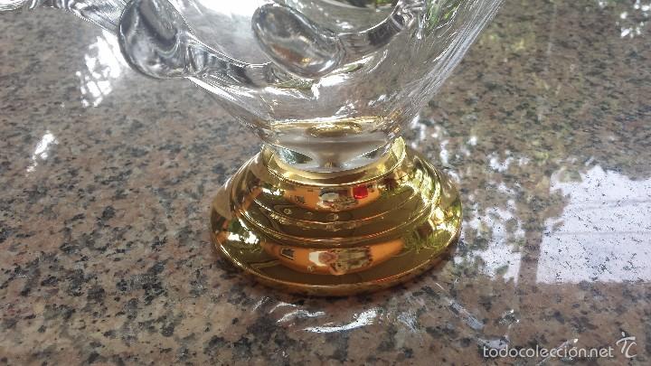 Antig&uuml;edades: antiguo centro de mesa de cristal y pie dorado - Foto 3