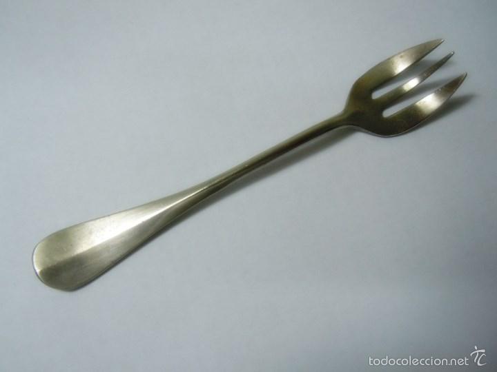 Antig&uuml;edades: TENEDOR EN METAL PLATEADO - Foto 1