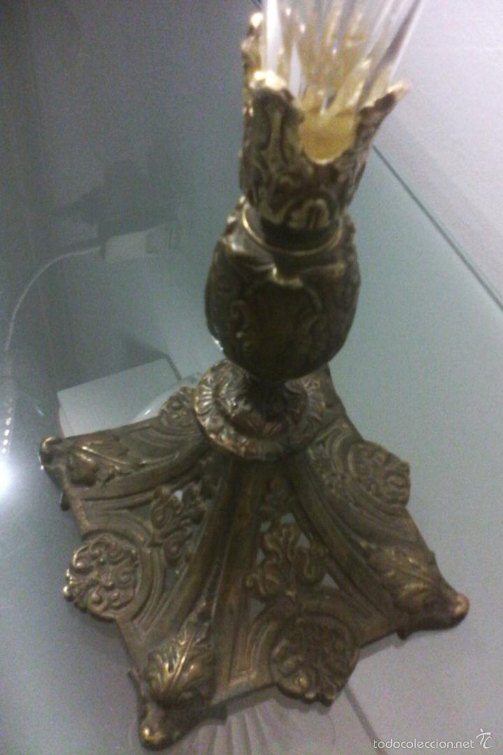 Antig&uuml;edades: antiguo jarr&oacute;n violetero tulipero centro de mesa base bronce - Foto 4
