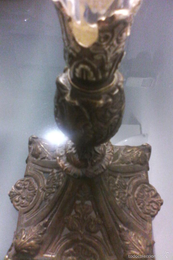 Antig&uuml;edades: antiguo jarr&oacute;n violetero tulipero centro de mesa base bronce - Foto 7