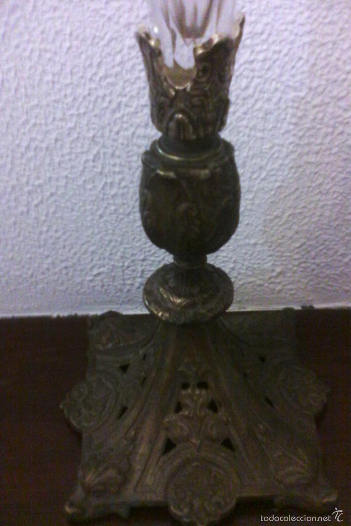 Antig&uuml;edades: antiguo jarr&oacute;n violetero tulipero centro de mesa base bronce - Foto 9