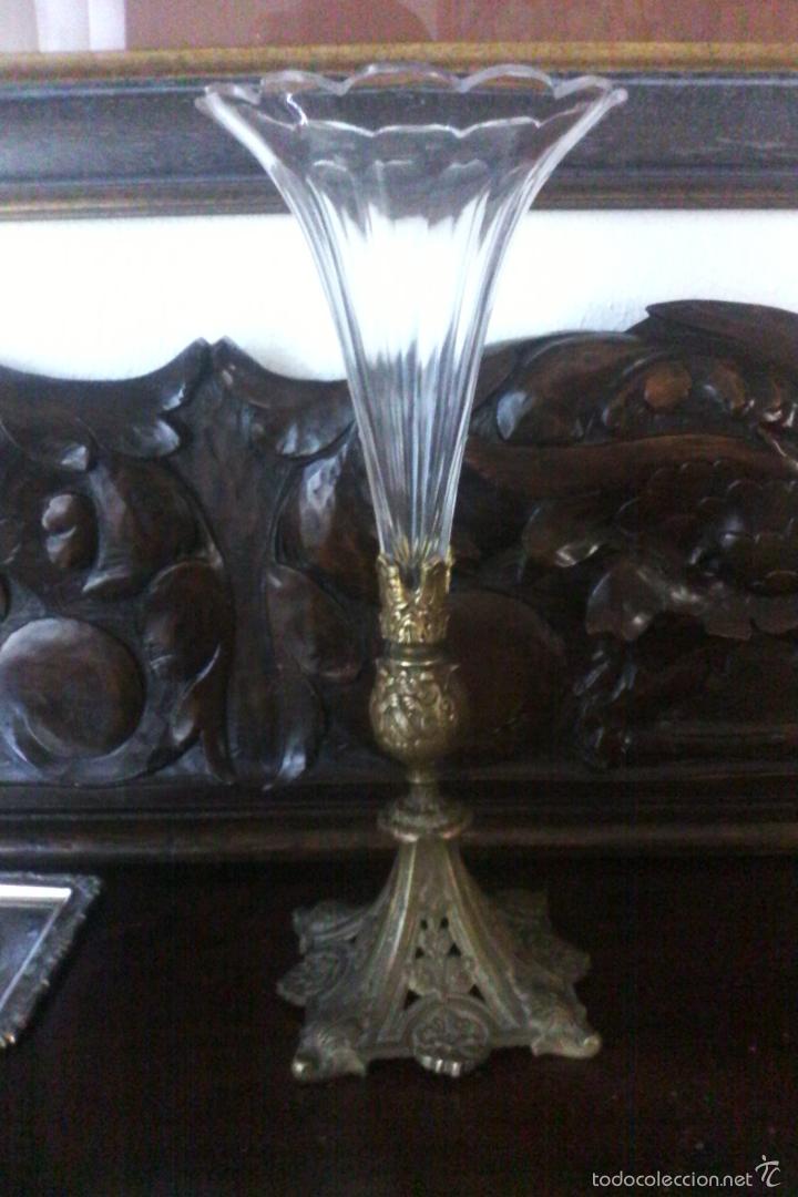 Antig&uuml;edades: antiguo jarr&oacute;n violetero tulipero centro de mesa base bronce - Foto 14