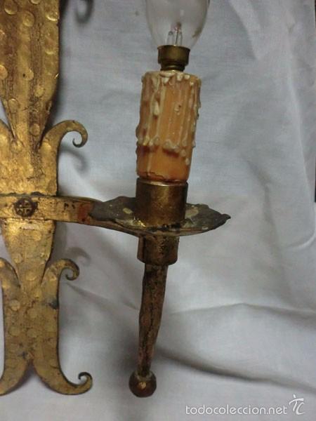Antig&uuml;edades: APLIQUE DE PARED DE HIERRO DORADO CON DOS LUCES - Foto 5
