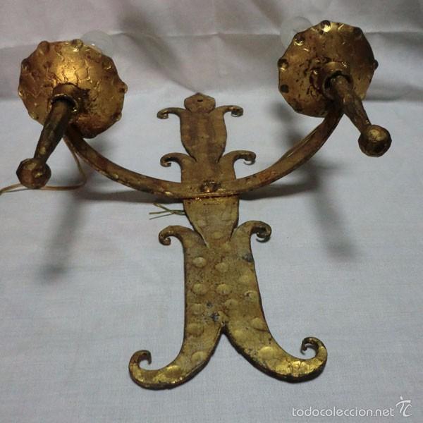 Antig&uuml;edades: APLIQUE DE PARED DE HIERRO DORADO CON DOS LUCES - Foto 8
