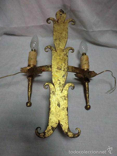 Antig&uuml;edades: APLIQUE DE PARED DE HIERRO DORADO CON DOS LUCES - Foto 9