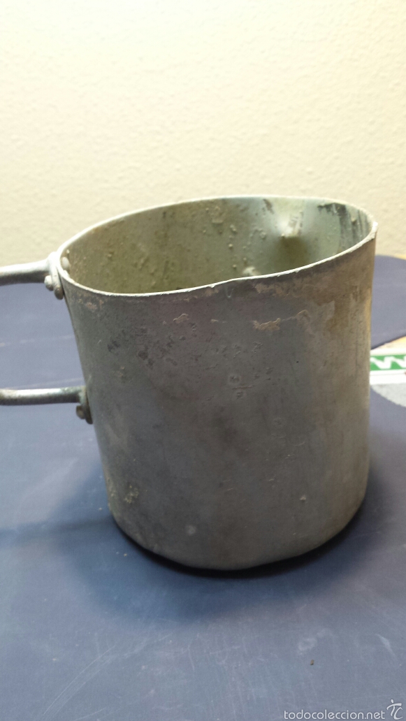 Antig&uuml;edades: Antigua jarra de aluminio - Foto 1