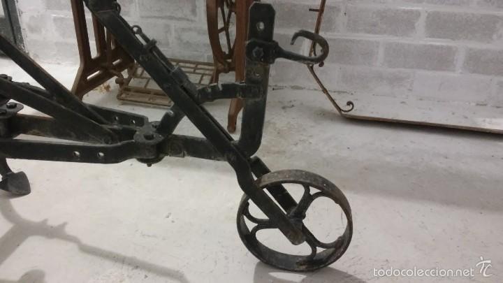 Antig&uuml;edades: Arado de hierro forjado - Foto 2