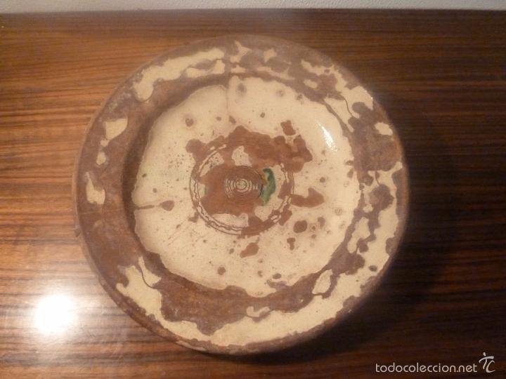Antig&uuml;edades: plato de barro esmaltado - Foto 1