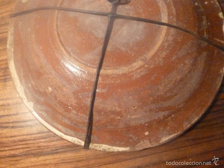 Antig&uuml;edades: plato de barro esmaltado - Foto 2