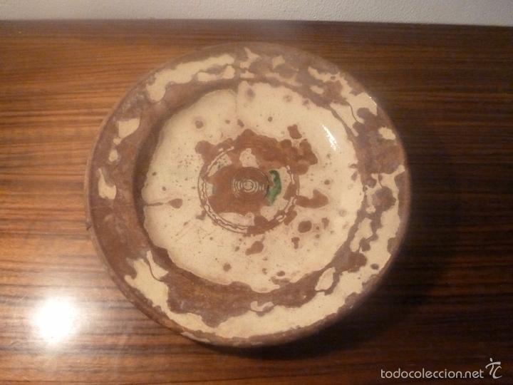 Antig&uuml;edades: plato de barro esmaltado - Foto 3