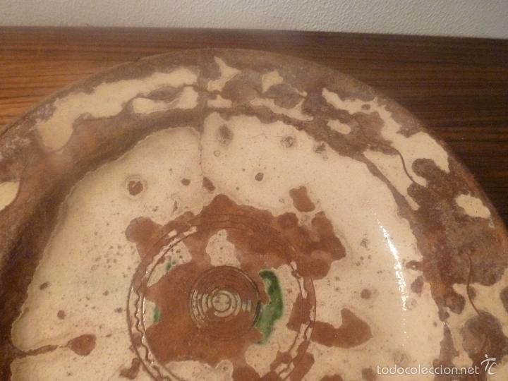 Antig&uuml;edades: plato de barro esmaltado - Foto 9