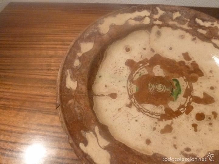 Antig&uuml;edades: plato de barro esmaltado - Foto 10