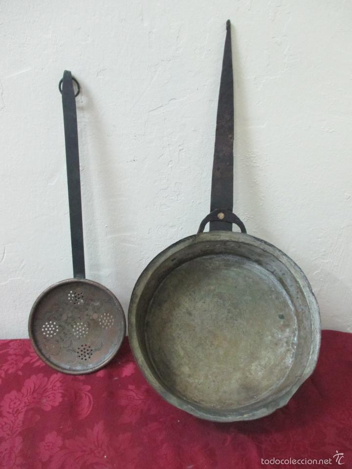 Antig&uuml;edades: SARTEN Y ESPUMADERA DE COBRE MANGO DE HIERRO. S. XIX. - Foto 1